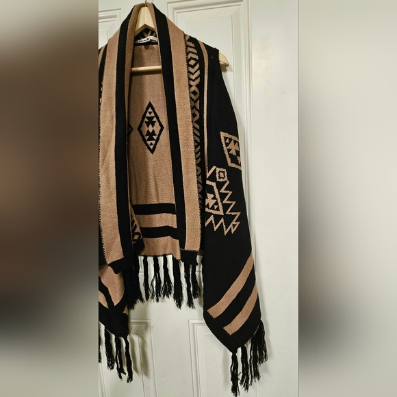 Southwestern Aztec Boho Tassel Reversible sweater vest black tan cream size M - Picture 7 of 11